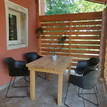Garden Dena Apartment