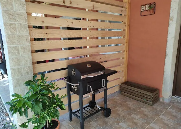 Διαμέρισμα Garden Dena *